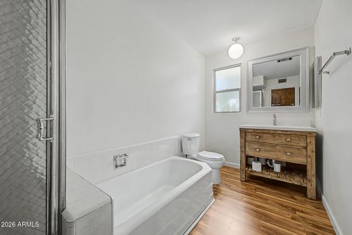 e22-520 W Clarendon Ave, Phoenix, AZ, 85013-3431 | Card Image