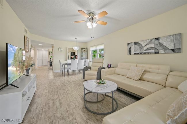 E210 - 1055 Forest Lakes Dr, Condo with 2 bedrooms, 2 bathrooms and null parking in NAPLES FL | Image 4