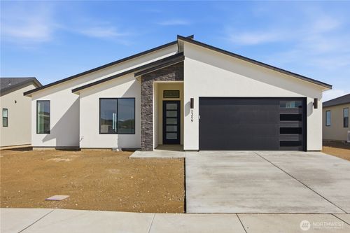 1605 7th Ave Ne, Quincy, WA, 98848-1668 | Card Image