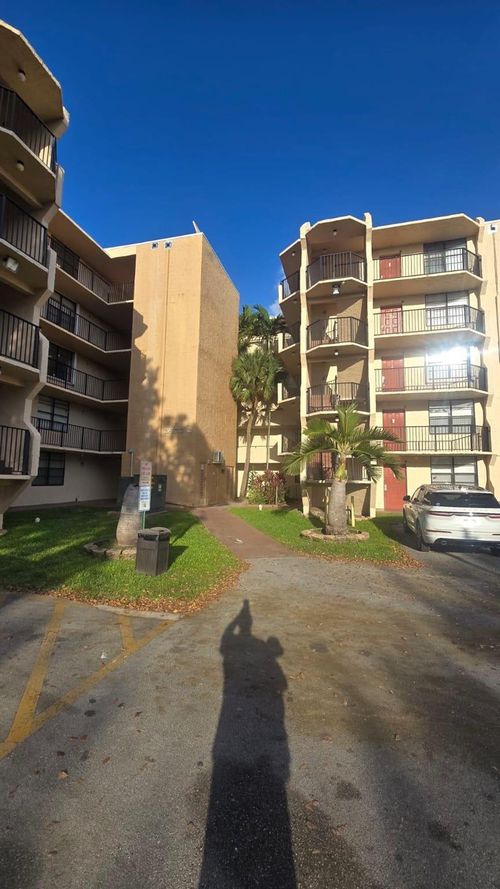 305-3500 Blue Lake Drive, Pompano Beach, FL, 33064 | Card Image