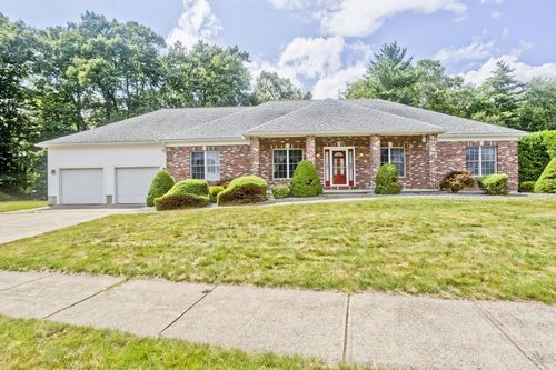 15 Avalon Pl, Feeding Hills, MA, 01030-1338 | Card Image