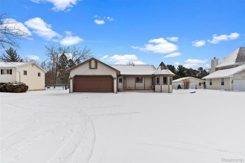 11096 N Jennings Rd, Clio, MI, 48420-1571 | Card Image