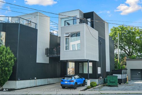 {{alt}} | Card Image