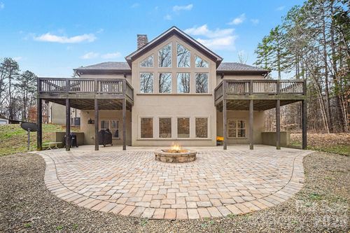 1560 Shinnville Rd, Cleveland, NC, 27013-8716 | Card Image