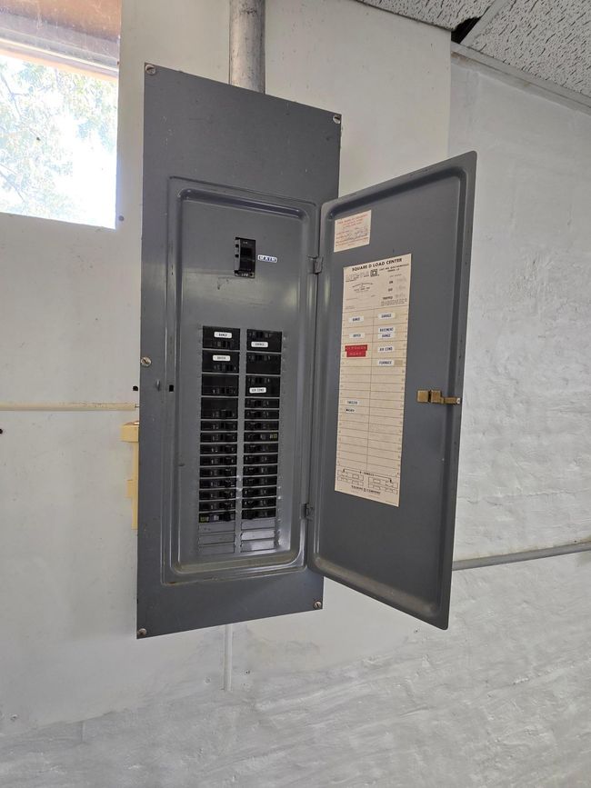 200 amp breakers/walls have been painted white/floors painted | Image 45