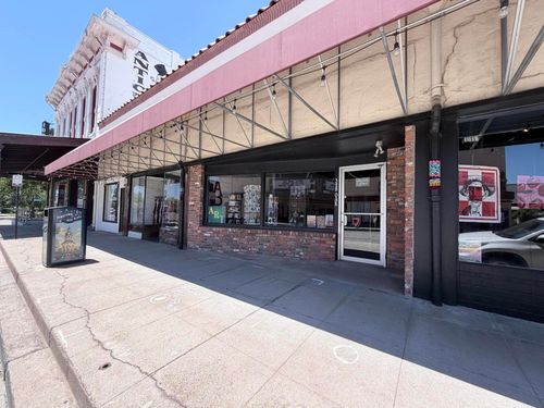 328 Oak Street, Red Bluff, CA, 96080 | Card Image