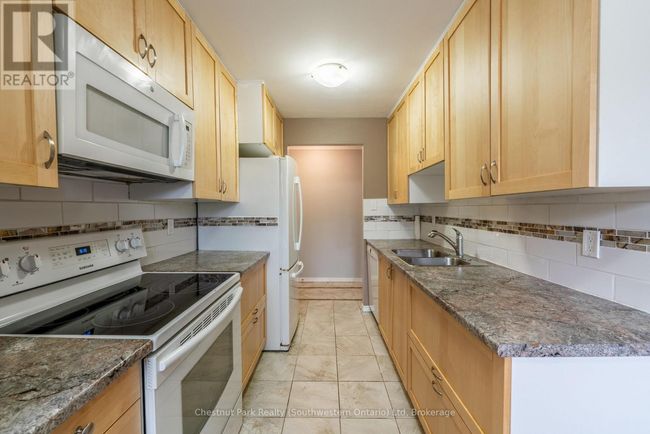 7 - 37 Conroy Cres, Condo with 2 bedrooms, 1 bathrooms and 1 parking in Guelph ON | Image 12