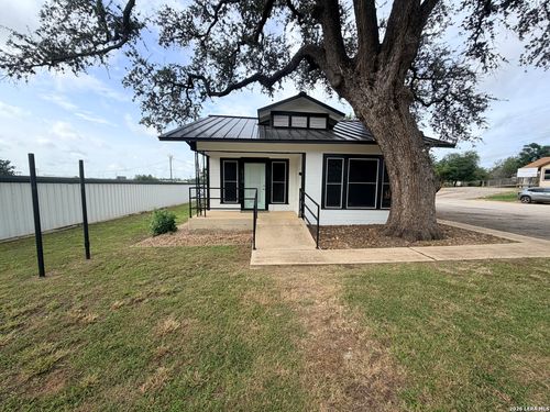 415 Goodwin St, Pleasanton, TX, 78064-4001 | Card Image