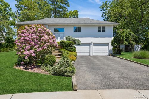20 Melbourne Lane, Oyster Bay, NY, 11804 | Card Image