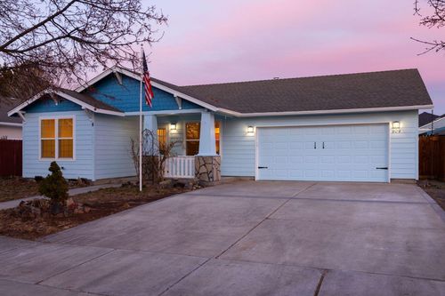 909 Ne Stoneridge Loop, Prineville, OR, 97754-9339 | Card Image