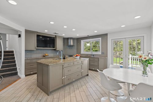 84 High Farms Rd, West Hartford, CT, 06107-1509 | Card Image