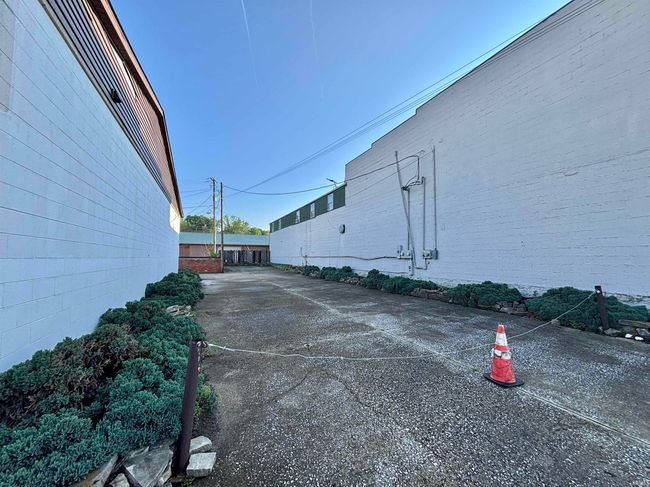 8 E Main St, Home with 0 bedrooms, 2 bathrooms and null parking in Bloomfield IN | Image 11