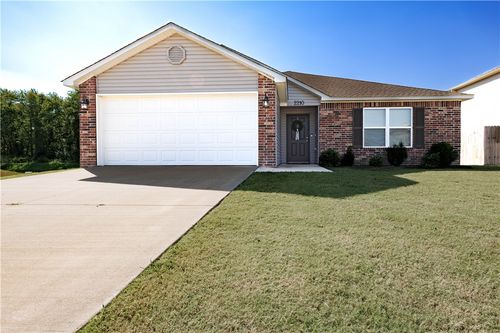 2210 E Fennec St, Siloam Springs, AR, 72761-5173 | Card Image