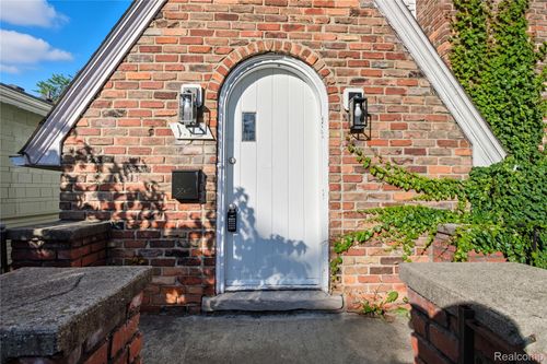 113 Osceola Dr, Pontiac, MI, 48341-1155 | Card Image