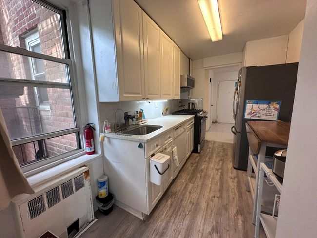 APT-2A - 209 18 Th Ave, Home with 2 bedrooms, 1 bathrooms and 1 parking in Bayside NY | Image 5
