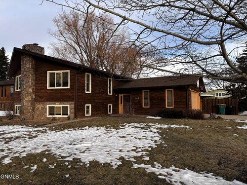 1561 Wichita Dr, Bismarck, ND, 58504-6412 | Card Image