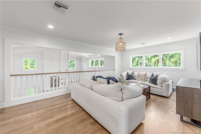 Den living area off Master | Image 39