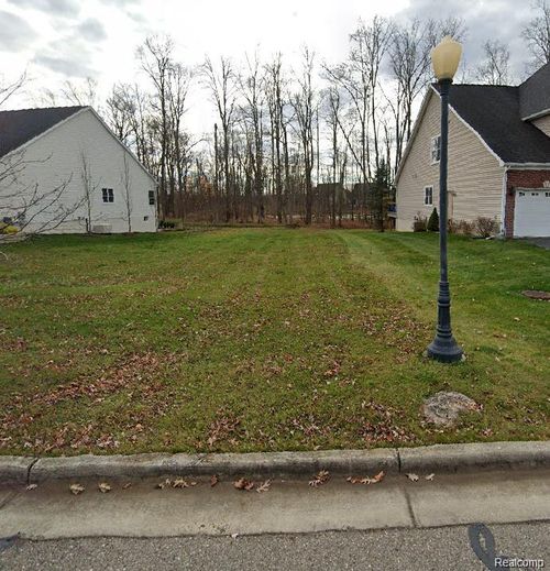 Unit 75 Edgewood Drive, Grand Blanc Charter Township, MI, 48439 | Card Image