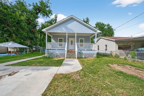 109 E Emily Ave, Wharton, TX, 77488-2525 | Card Image