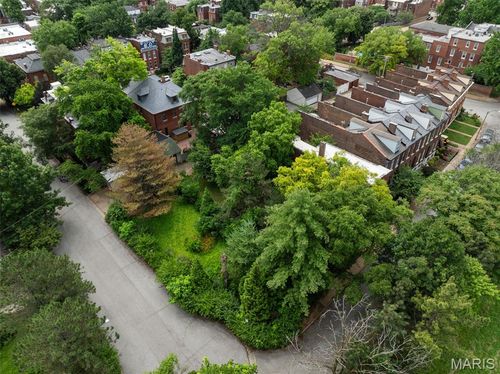 2400 S 18th St, Saint Louis, MO, 63104-4303 | Card Image