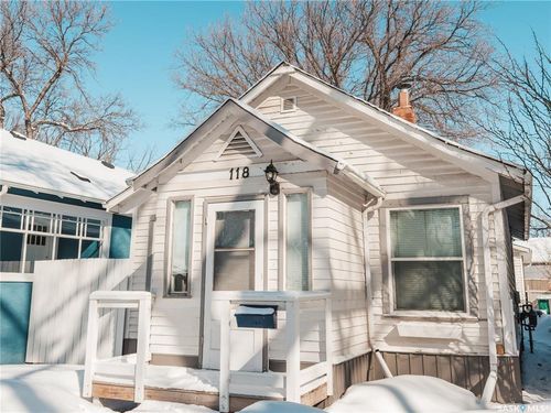 118 32nd St W, Saskatoon, SK, S7L0S1 | Card Image
