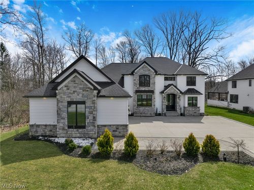 26650 Hurlingham Rd, Beachwood, OH, 44122-2454 | Card Image