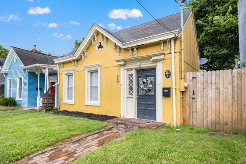 549 N Limestone, Lexington, KY, 40508-1675 | Card Image