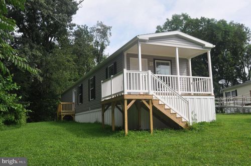 1 Railway Ave, MILLERSBURG, PA, 17061-8946 | Card Image