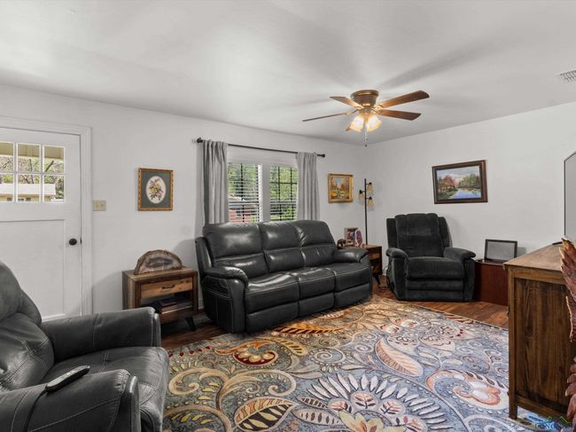 207 Katherine Dr, House other with 3 bedrooms, 2 bathrooms and null parking in Daingerfield TX | Image 5