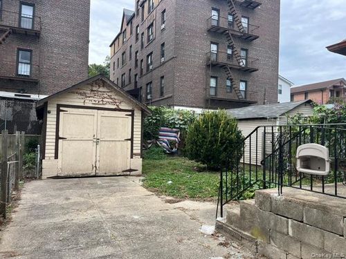 42 156th St, Flushing, NY, 11355-1144 | Card Image