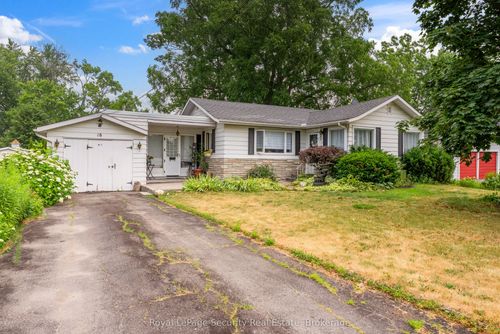 18 Ashley St, Foxboro, ON, K0K2B0 | Card Image