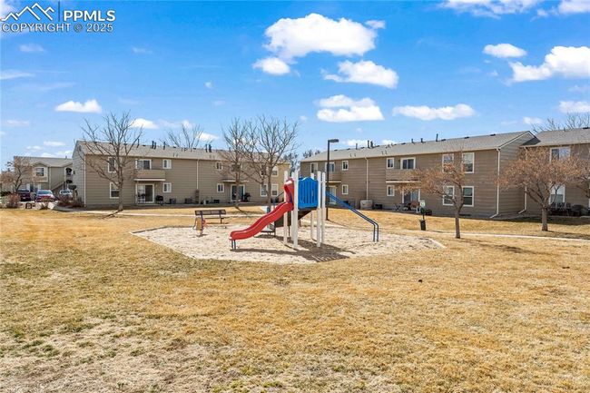 272 Ellers Grv, Condo with 3 bedrooms, 2 bathrooms and 1 parking in Colorado Springs CO | Image 25