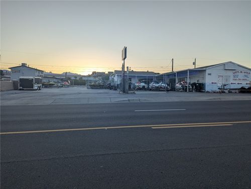 1042 Highway 95, Bullhead City, AZ, 86429-5200 | Card Image