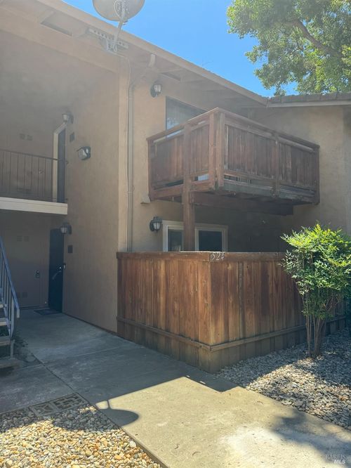 524 Arcadia Dr, Vacaville, CA, 95687-3357 | Card Image