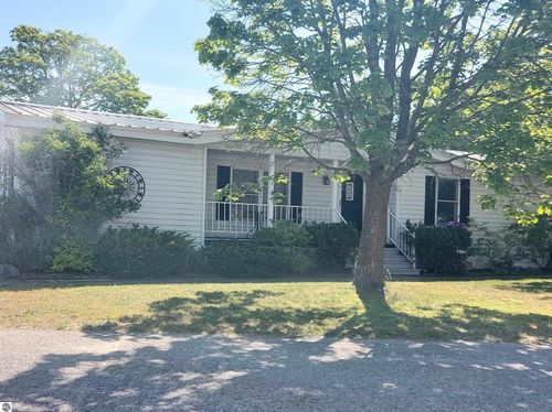 1743 David Pl, Traverse City, MI, 49686-4953 | Card Image
