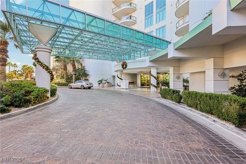 2608-222 Karen Ave, Las Vegas, NV, 89109-5306 | Card Image