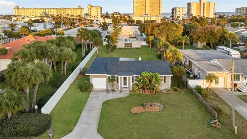 65 Coquina Dr, Ormond Beach, FL, 32176-6628 | Card Image