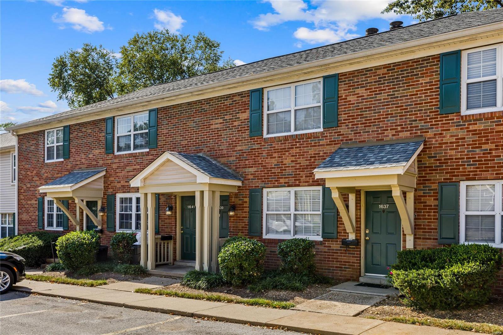 Swan Cir, Saint Louis, MO 63144