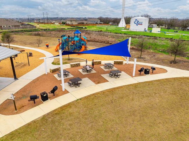 Grill and picnic area | Image 31