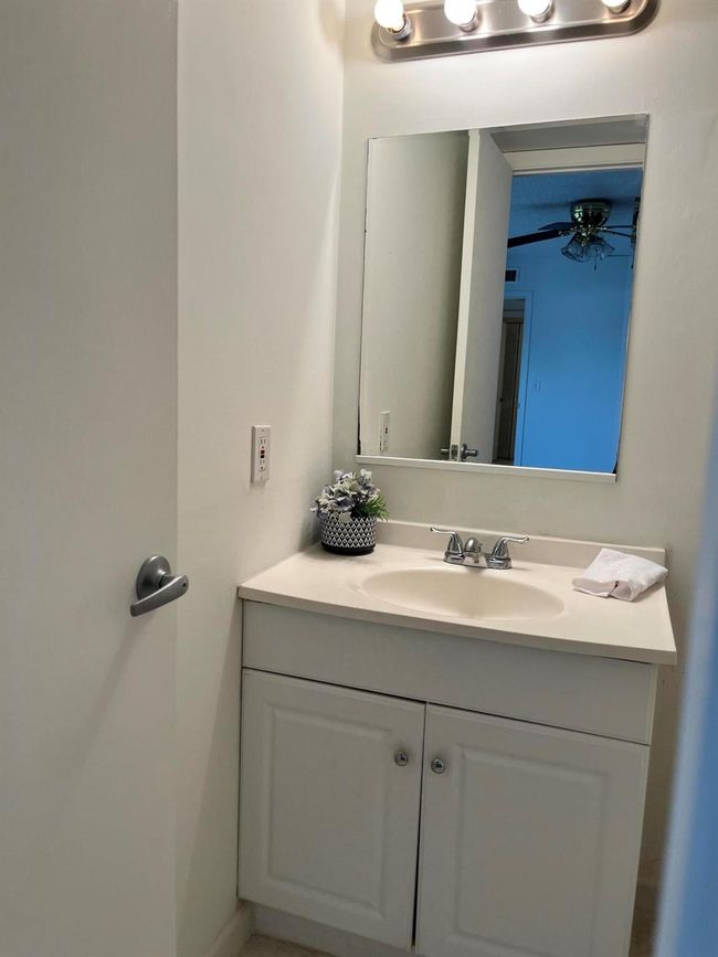 4204 Waterview Cir, Condo with 2 bedrooms, 3 bathrooms and null parking in Palm Springs FL | Image 37