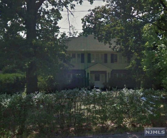 Fairway Dr, West Orange, NJ 07052