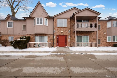 4-30606 Oakridge Manor Dr, Roseville, MI, 48066-7738 | Card Image