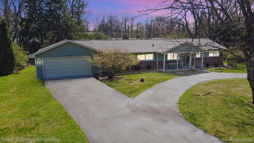 28312 Green Castle Rd, Farmington Hills, MI, 48334-5136 | Card Image