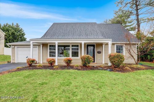 97 Irongate Ln, Aberdeen, NJ, 07747-1723 | Card Image