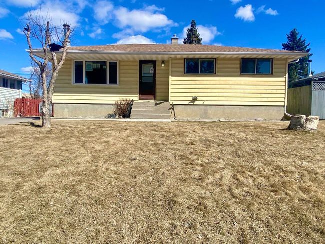 103 Dorin Drive, Home with 3 bedrooms, 1 bathrooms and 2 parking in Hinton AB | Image 2