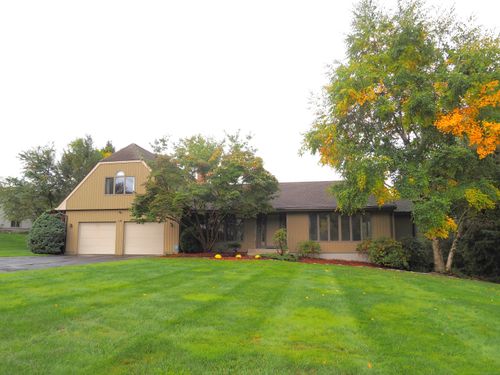 18 Holyoke Dr, Manchester, CT, 06040-6768 | Card Image