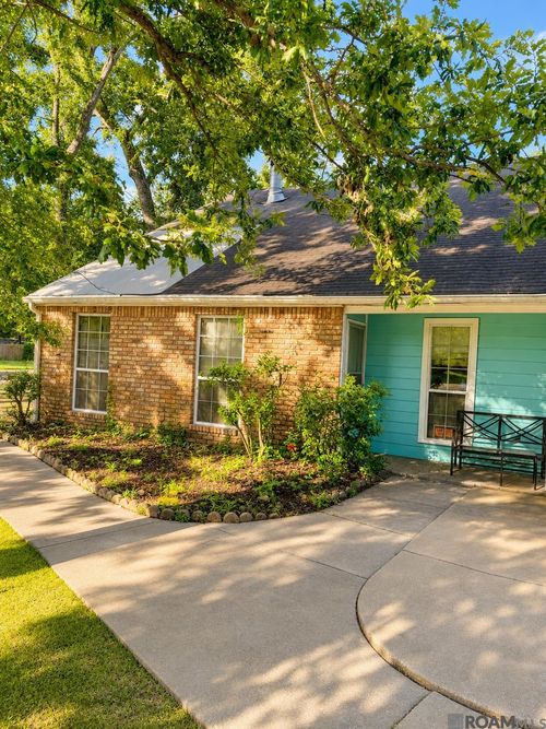 10914 Red Oak Dr, Baton Rouge, LA, 70815-1943 | Card Image