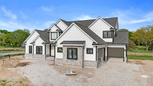 W257N5916 Autumn Way, Lisbon, WI, 53089 | Card Image
