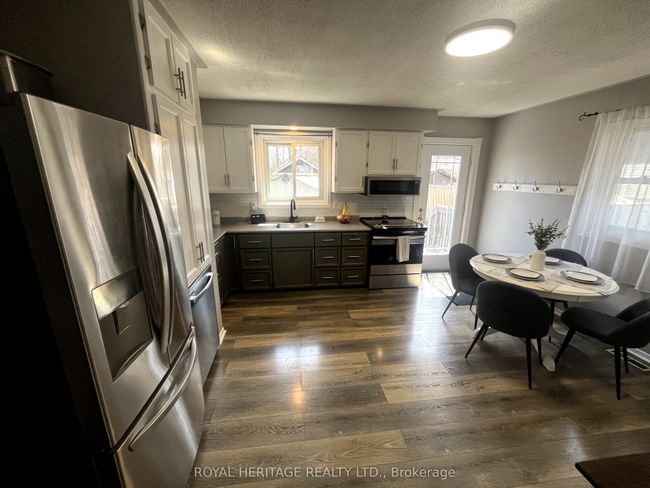 681 Athol St E, House attached with 4 bedrooms, 2 bathrooms and 5 parking in Oshawa ON | Image 8
