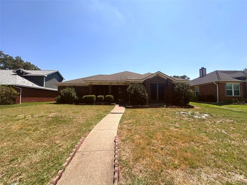 2318 Crystal Creek Ln, Garland, TX, 75040-8813 | Card Image